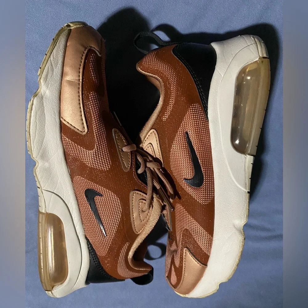 Nike Women’s Brown and Black Sneakers Size 6